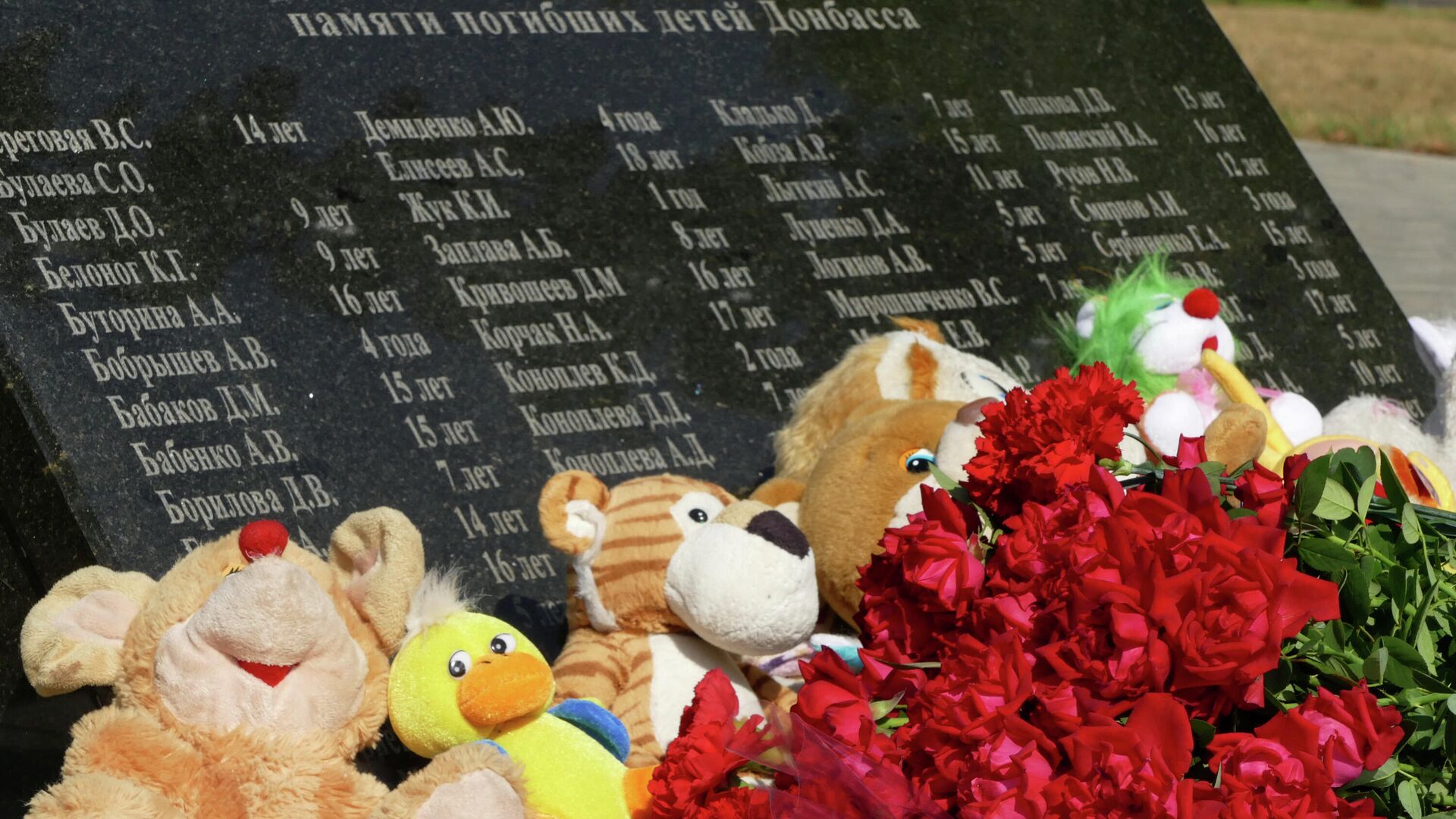 Акция в Донецке в память о детях, погибших в ходе конфликта на юго-востоке Украины - Sputnik Узбекистан, 1920, 27.07.2022