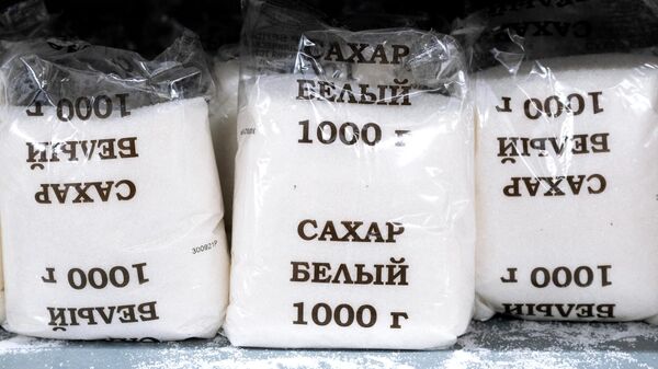 Белый сахар на полке в одном из магазинов Перекресток в Москве. - Sputnik Ўзбекистон