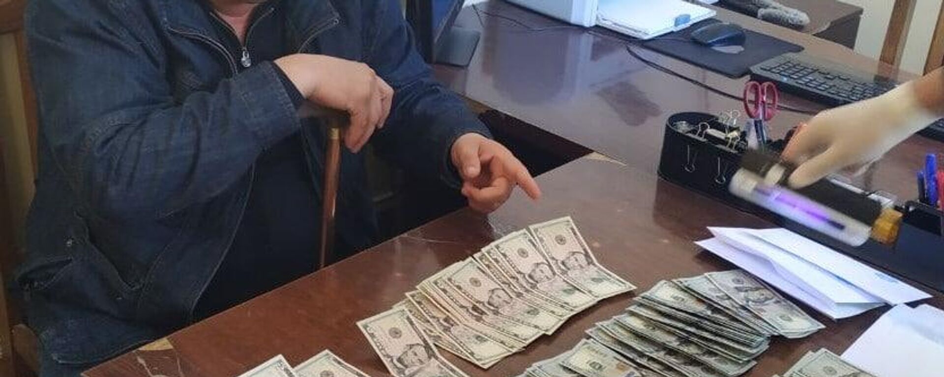 Замхокима Хазараспского района Хорезмской области попался на взятке - Sputnik Ўзбекистон, 1920, 08.10.2025