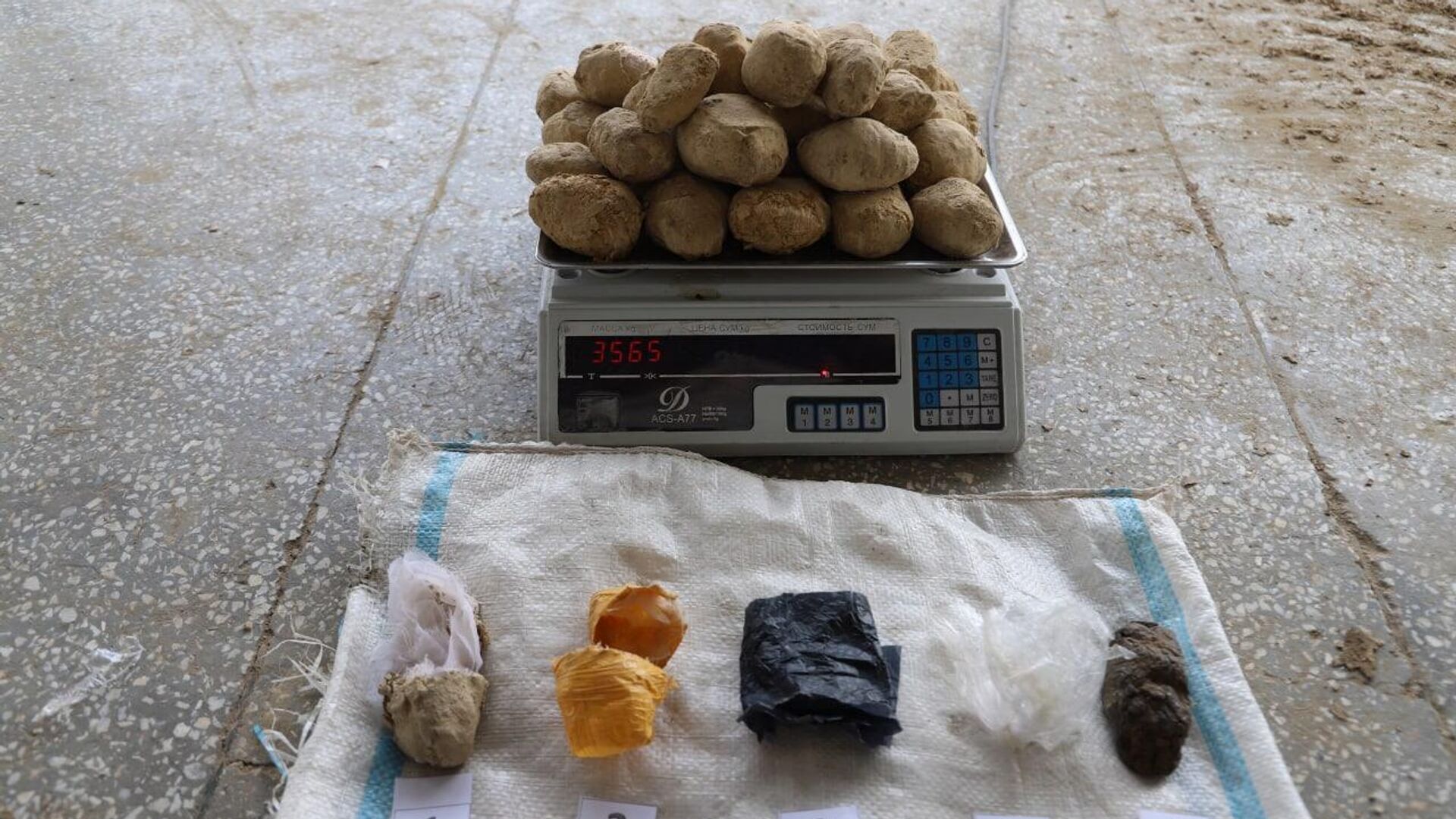 Более 154 кг гашиша, замаскированных под картофель, попытались ввезти в Узбекистан - Sputnik Ўзбекистон, 1920, 28.03.2022