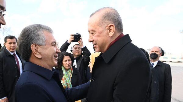 Президент Турции Реджеп Тайип Эрдоган вместе с супругой прибыл в Узбекистан с официальным визитом. - Sputnik Узбекистан