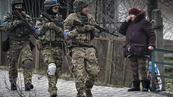 Украинские военные в городе Буча - Sputnik Ўзбекистон