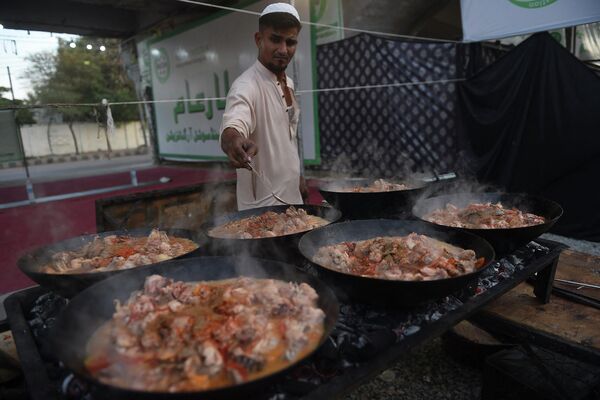 Приготовление пищи в Карачи, Пакистан. - Sputnik Узбекистан