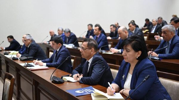 Под председательством президента Узбекистана Шавката Мирзиёева 5 апреля состоялось видеоселекторное совещание по анализу эффективности реформ в сфере народного образования - Sputnik Узбекистан