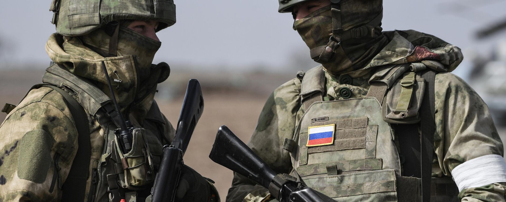 Российские военнослужащие на полевом аэродроме ВКС России в зоне проведения специальной военной операции на Украине - Sputnik Узбекистан, 1920, 14.05.2025