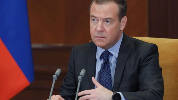 Zampred Sovbeza RF D. Medvedev provel zasedanie Mejvedomstvennoy komissii Soveta Bezopasnosti RF po voprosam sovershenstvovaniya gosudarstvennoy migratsionnoy politiki - Sputnik O‘zbekiston