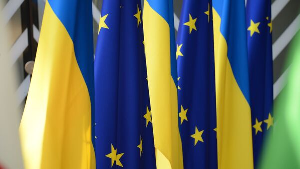 Флаги Украины и Европейского Союза - Sputnik Ўзбекистон
