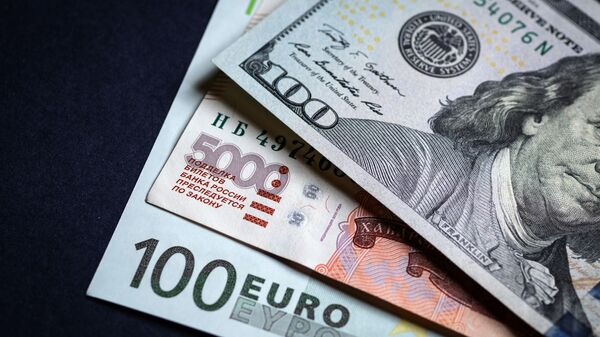 Доллар, евро, рубль. Архив сурат - Sputnik Ўзбекистон