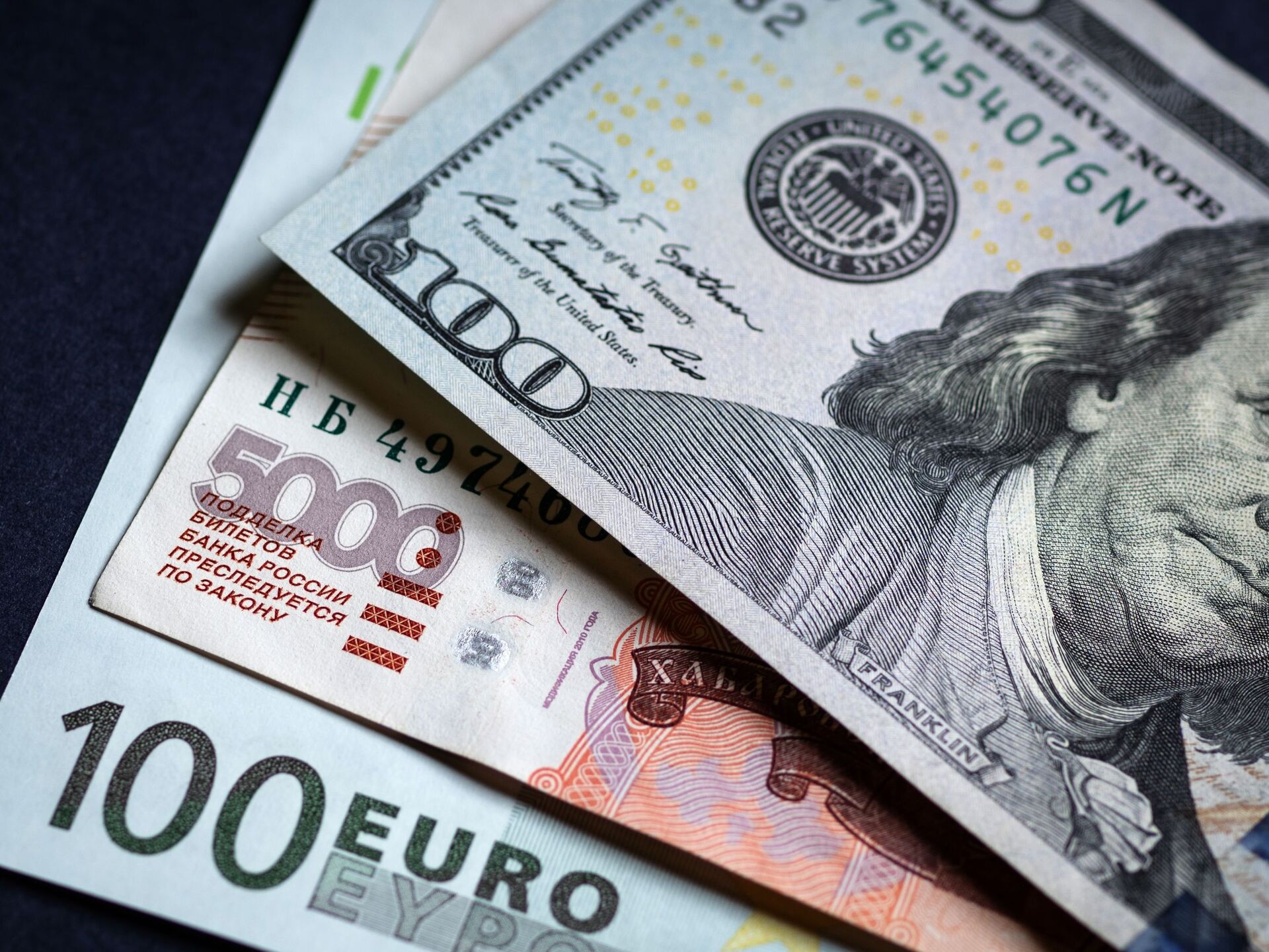 Доллар и евро на сегодняшний