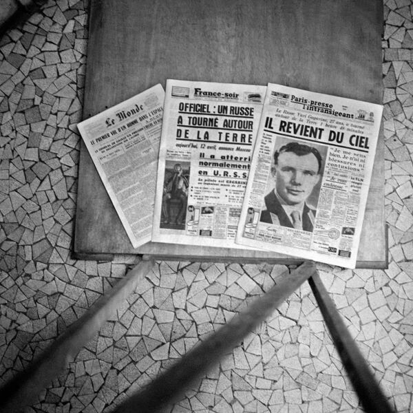 Французские газеты сообщают о полете советского космонавта Юрия Гагарина 12 апреля 1961 года.  - Sputnik Узбекистан