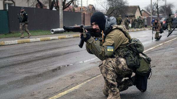 Украинские военнослужащие в Буче, 2 апреля 2022. - Sputnik Ўзбекистон