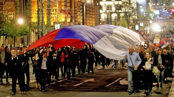 Тысячи людей в Белграде вышли на митинг в поддержку России - Sputnik Ўзбекистон
