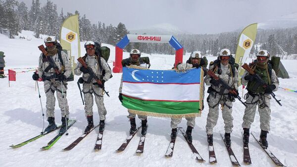 Узбекские военные достойно выступили на Саянском марше  - Sputnik Ўзбекистон