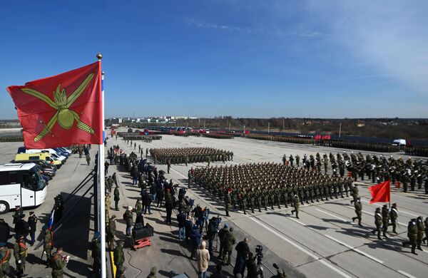 Репетиция военного парада, приуроченного к 77-летию Победы в Великой Отечественной войне, в подмосковном Алабино - Sputnik Узбекистан