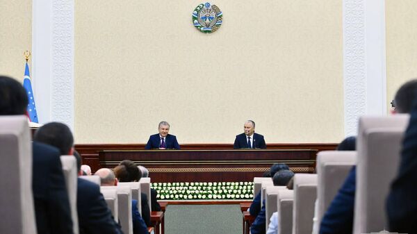 Президент Шавкат Мирзиёев на заседании Кашкадарьинского областного кенгаша - Sputnik Узбекистан