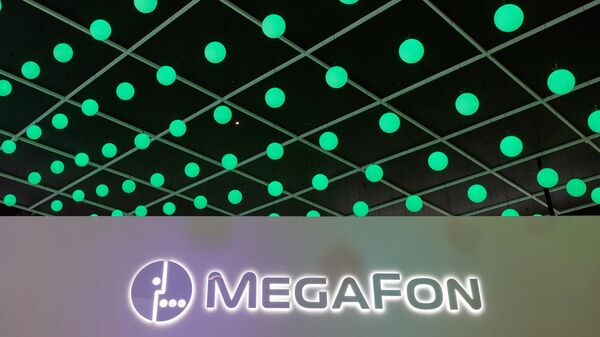 Логотип компании MegaFon на Петербургском международном экономическом форуме 2018. - Sputnik Ўзбекистон