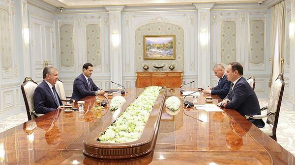Премьер-министр Беларуси Роман Головченко встретился с президентом Узбекистана Шавкатом Мирзиёевым - Sputnik Узбекистан