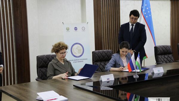 Podpisano soglashenie o sotrudnichestve mejdu Uchebnim sentrom pri Minfine Uzbekistana i NIU VShE RF - Sputnik O‘zbekiston