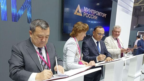 НИТУ МИСиС подписал меморандум о взаимопонимании с АО Узметкомбинат - Sputnik Узбекистан