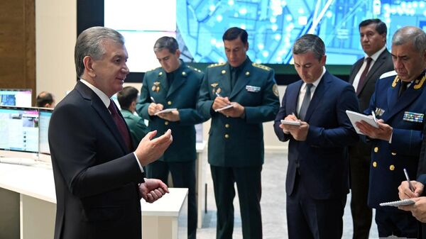 Президент Шавкат Мирзиёев 3 мая посетил Ситуационно-аналитический центр МВД. - Sputnik Ўзбекистон