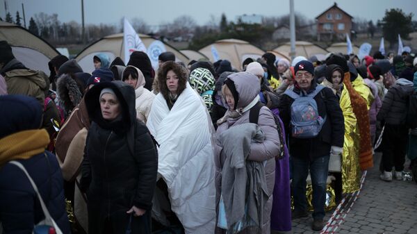 Беженцы на границе Украины и Польши - Sputnik Ўзбекистон