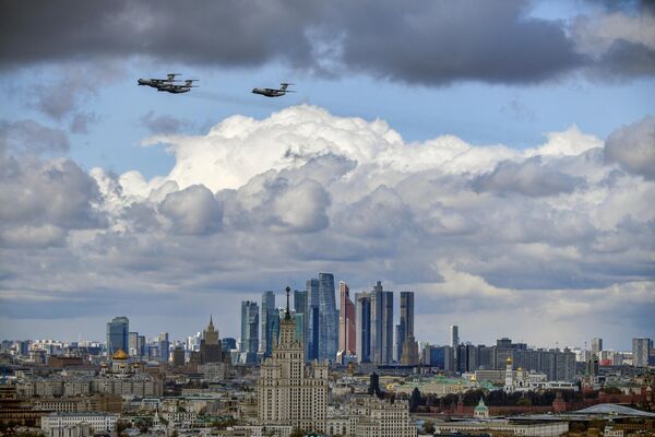 Так выглядят тяжелые транспортные самолеты Ил-76МД. - Sputnik Узбекистан