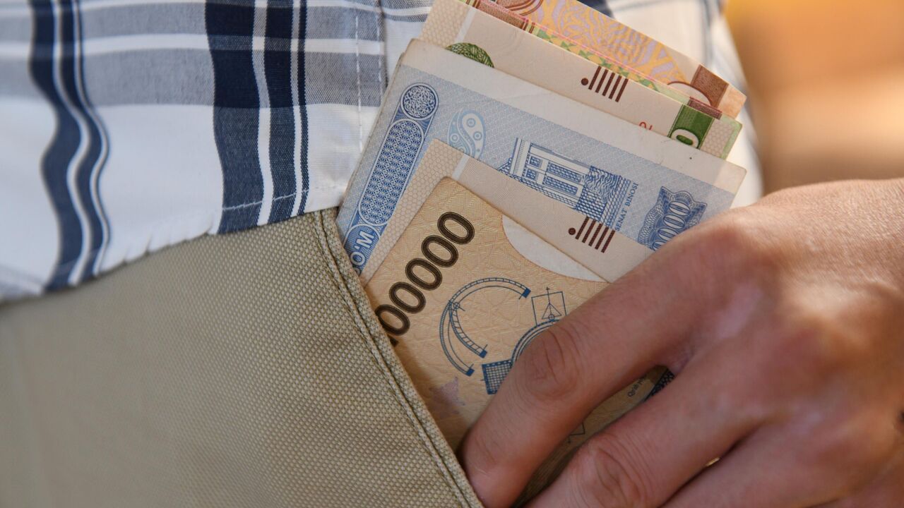 Chiroyli va yalangoch ayollar videosini tomosha qiling