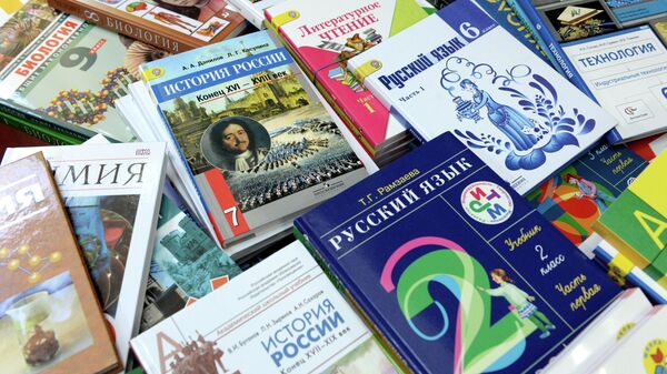 Учебники для русскоязычных школ в Российско-Таджикском (славянском) университете - Sputnik Узбекистан