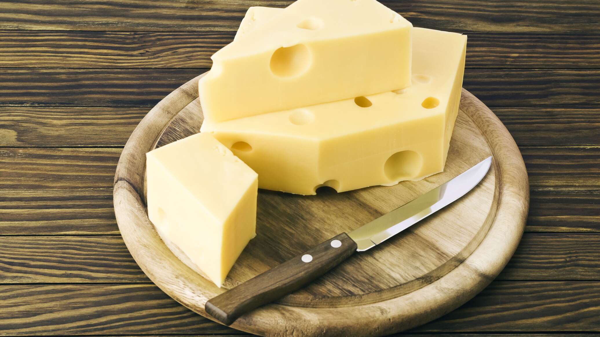 Сыр польза и вред для мужчин. Сыр. Сыр твердый. Дырки в сыре. Сыр картинка.