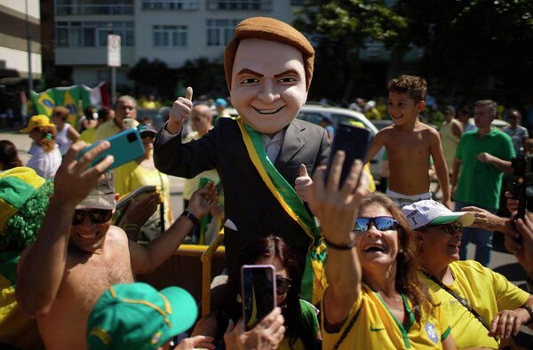 Rio-de-Janeyroda Braziliya prezidenti Jair Bolsonaruni qo‘llab-quvvatlashga qaratilgan namoyish - Sputnik O‘zbekiston