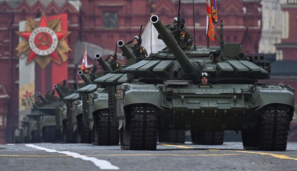 Танки Т-72Б3М на военном параде в Москве. - Sputnik Узбекистан