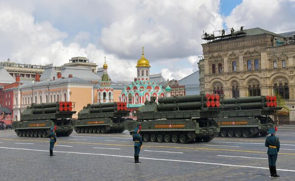 Зенитно-ракетные комплексы (ЗРК) &quot;Бук-М3&quot; на военном параде в честь 77-й годовщины Победы в ВОВ. - Sputnik Узбекистан