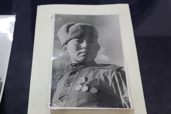 Личные фотокарточки героев войны, выходцев из Узбекской ССР. - Sputnik Узбекистан