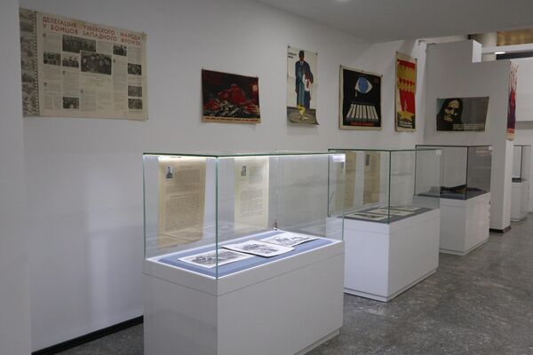 В экспозиции — плакаты, фотографии, личные вещи офицеров и солдат, участвовавших в Великой Отечественной войне.  - Sputnik Узбекистан