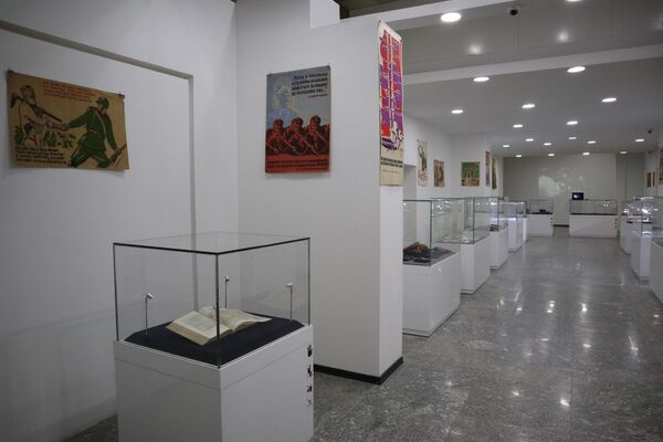 В Государственном музее истории Узбекистана открылась выставка, посвященная Дню памяти и почестей. - Sputnik Узбекистан