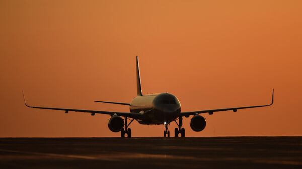 Пассажирский авиалайнер Airbus A321-211 авиакомпании Аэрофлот в аэропорту Симферополя. - Sputnik Ўзбекистон