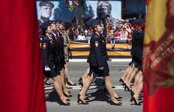 Участники военного парада в Симферополе  - Sputnik Узбекистан