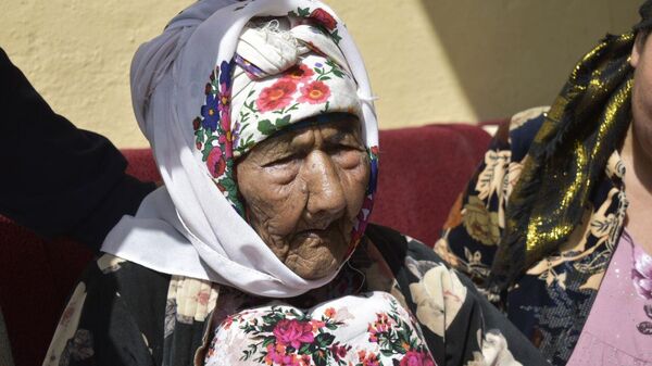 114-летняя жительница Кашкадарьинской области впервые получила свидетельство о рождении - Sputnik Ўзбекистон