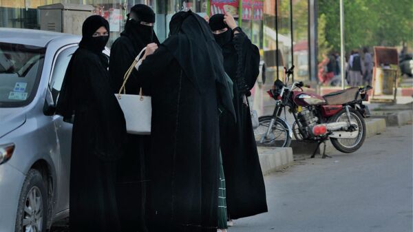 Jenshini v burkax na ulitsax Kabula  - Sputnik O‘zbekiston