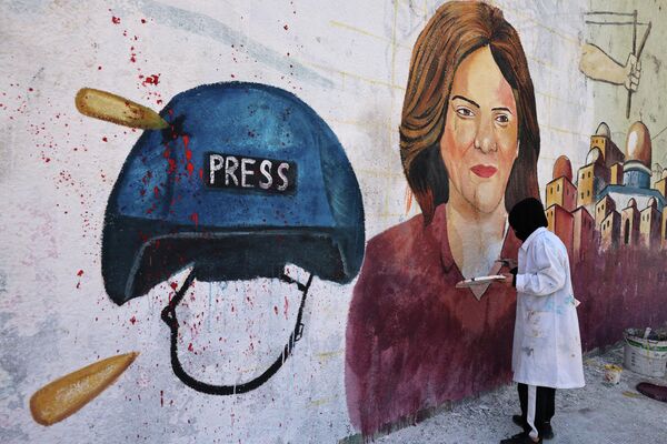 &quot;Al Jazira&quot;ning o‘ldirilgan jurnalisti Shirin Abu Aklex sharafiga chizilgan mural, G‘azo - Sputnik O‘zbekiston