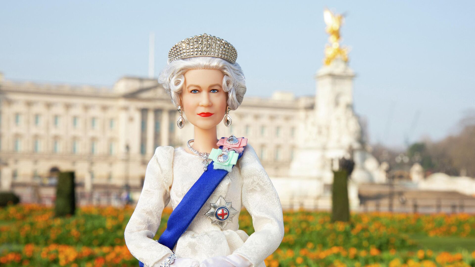 Новая кукла Барби, изображающая королеву Елизавету II, чтобы отметить Платиновый юбилей британского монарха - Sputnik Узбекистан, 1920, 16.05.2022