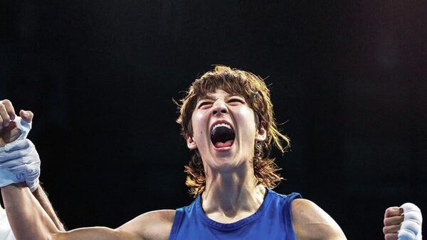 Азиза Якубова одержала историческую победу на ЧМ по боксу - Sputnik Узбекистан
