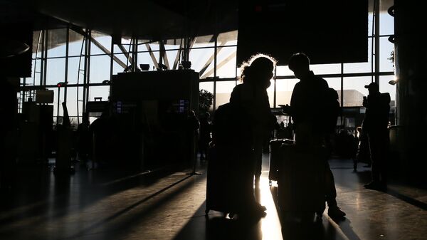 Passajiri v aeroportu, arxivnoe foto - Sputnik O‘zbekiston