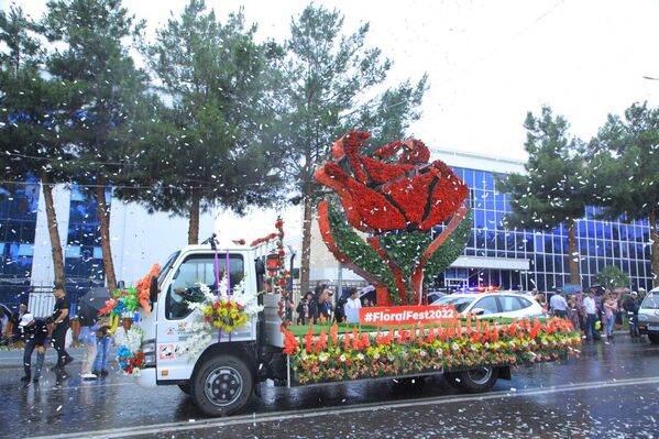 В рамках подготовки к фестивалю было высажено 16 млн цветов 300 видов. - Sputnik Узбекистан