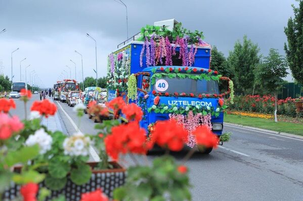 Фестиваль проходит в парке имени Бобура, где взору гостей предстали более 60 тыс. видов цветов. - Sputnik Узбекистан