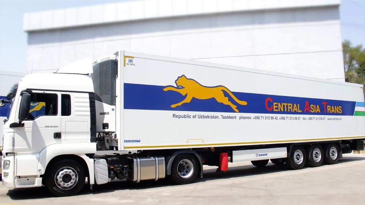 Uning eshagini yirtib tashlaydi