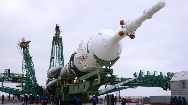 Вывоз РН Союз-2.1а с пилотируемым кораблем Союз МС-21 на стартовый комплекс космодрома Байконур  - Sputnik Узбекистан