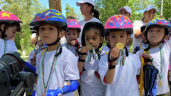 Спорт с детства: дошкольники стали участниками веломарафона в Самарканде - Sputnik Узбекистан