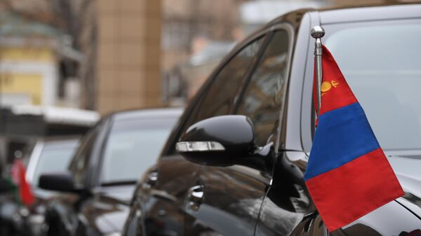 Флаг на автомобиле посла Монголии - Sputnik Ўзбекистон