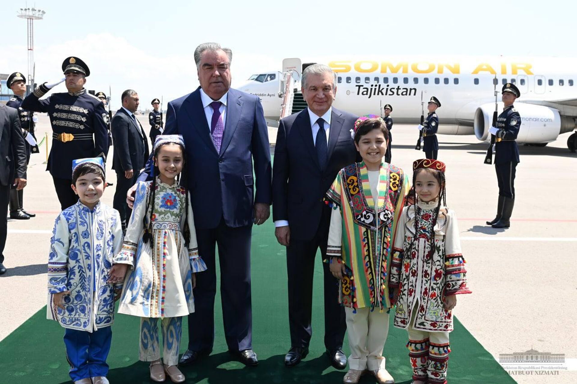 Президент Таджикистана Рахмон Эмомали прибыл в Узбекистан - Sputnik Узбекистан, 1920, 02.06.2022